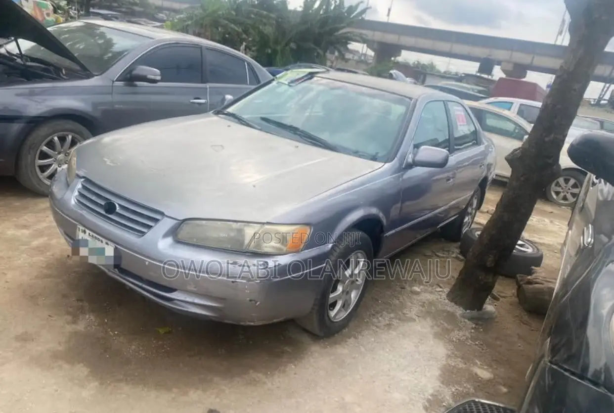 Toyota Camry Automatic 1999 Silver