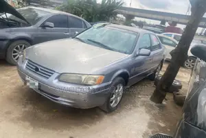 Toyota Camry Automatic 1999 Silver