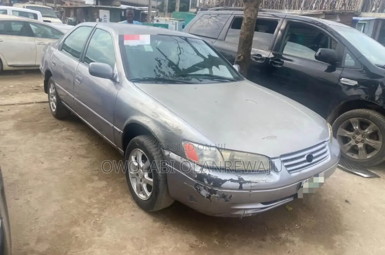 Toyota Camry Automatic 1999 Silver