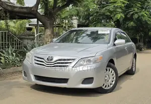 Toyota Camry LE 4dr Sedan (2.5L 4cyl 6A) 2011 Silver