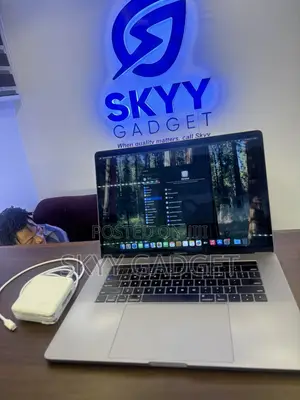 Laptop Apple MacBook Pro 2018 16GB Intel Core i7 SSD 256GB