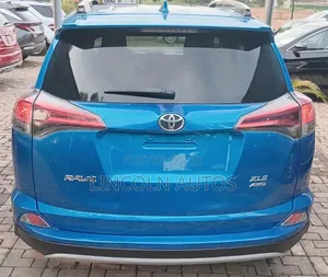 Toyota RAV4 XLE 4dr SUV AWD (2.5L 4cyl 6A) 2018 Blue