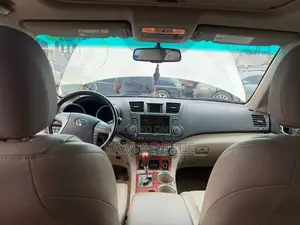 Toyota Highlander Limited 2010 Gold
