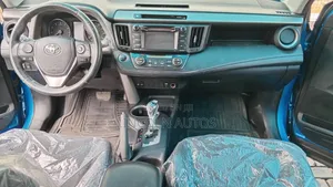 Toyota RAV4 XLE 4dr SUV AWD (2.5L 4cyl 6A) 2018 Blue
