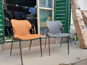 Modern Padded Visitor Chair – Stylish Comfortable