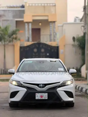 Toyota Camry SE (2.5L 4cyl 8A) 2019 White