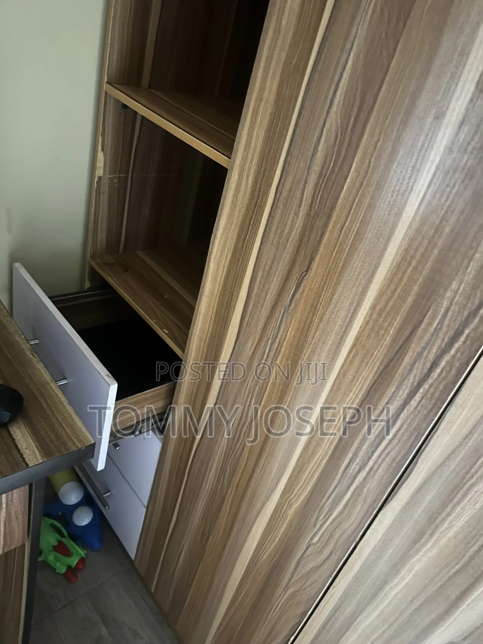 2 Months Neatly Used Used Wardrobe