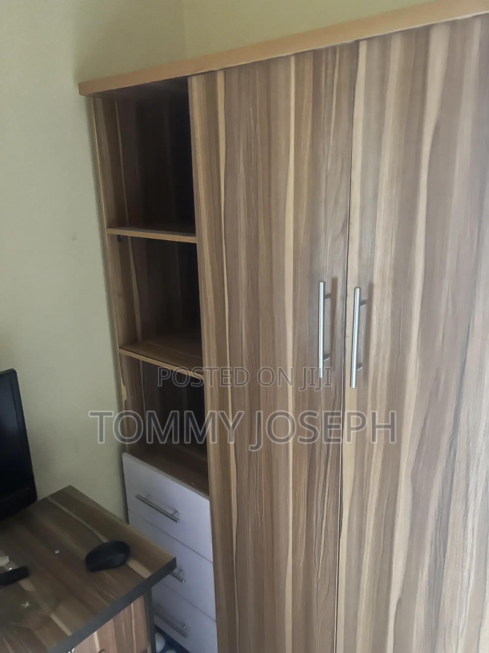 2 Months Neatly Used Used Wardrobe