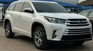 Toyota Highlander XLE 4x4 V6 (3.5L 6cyl 8A) 2018 White