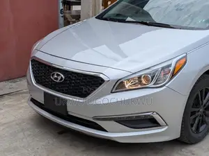 Hyundai Sonata Base Sedan FWD (2.4L 4cyl 6A) 2017 Gray