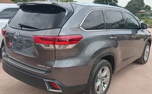 Toyota Highlander Limited 2019 Gray