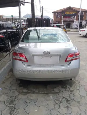 Toyota Camry LE 4dr Sedan (2.5L 4cyl 6AM) 2010 Silver