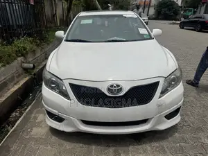 Toyota Camry SE 4dr Sedan (2.5L 4cyl 6AM) 2010 White