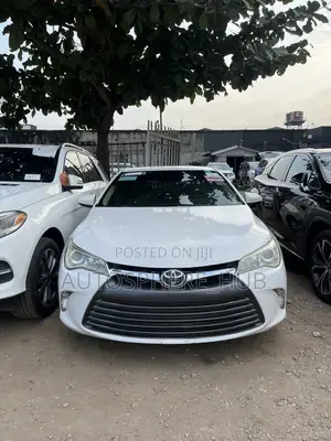 Toyota Camry LE 4dr Sedan (2.5L 4cyl 6A) 2015 White