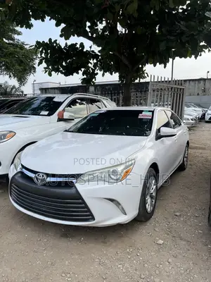 Toyota Camry LE 4dr Sedan (2.5L 4cyl 6A) 2015 White