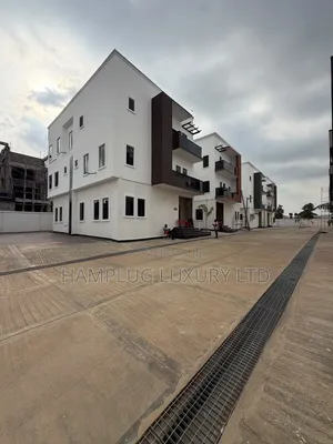 5bdrm Duplex in Jahi for sale
