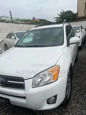 Toyota RAV4 2011 White
