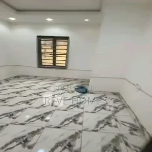 2bdrm Block of Flats in Onipanu for rent