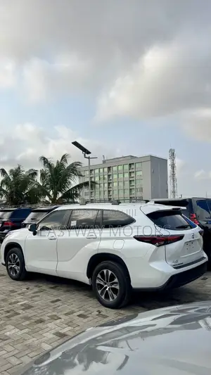 Toyota Highlander XLE AWD 2024 White