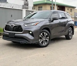 Toyota Highlander XLE AWD 2023 Gray