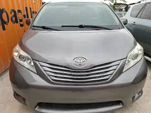 Toyota Sienna LE 7 Passenger 2010 Gray