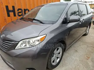 Toyota Sienna LE 7 Passenger 2010 Gray