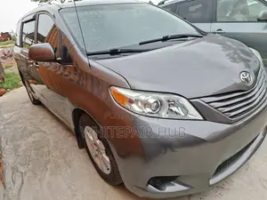 Toyota Sienna LE 7 Passenger 2010 Gray