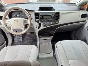 Toyota Sienna LE 7 Passenger 2010 Gray
