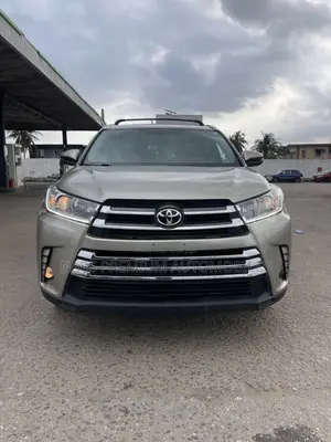 Toyota Highlander Limited 4x4 V6 (3.5L 6cyl 8A) 2017 Gold