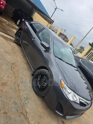 Toyota Camry LE 4dr Sedan (2.5L 4cyl 6A) 2014 Gray