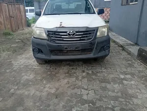 Toyota Hilux 2010 White