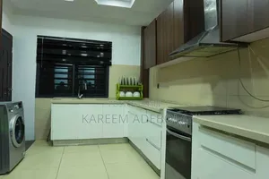 Furnished 3bdrm Block of Flats in Rock Drive, Lekki Phase 1 for rent