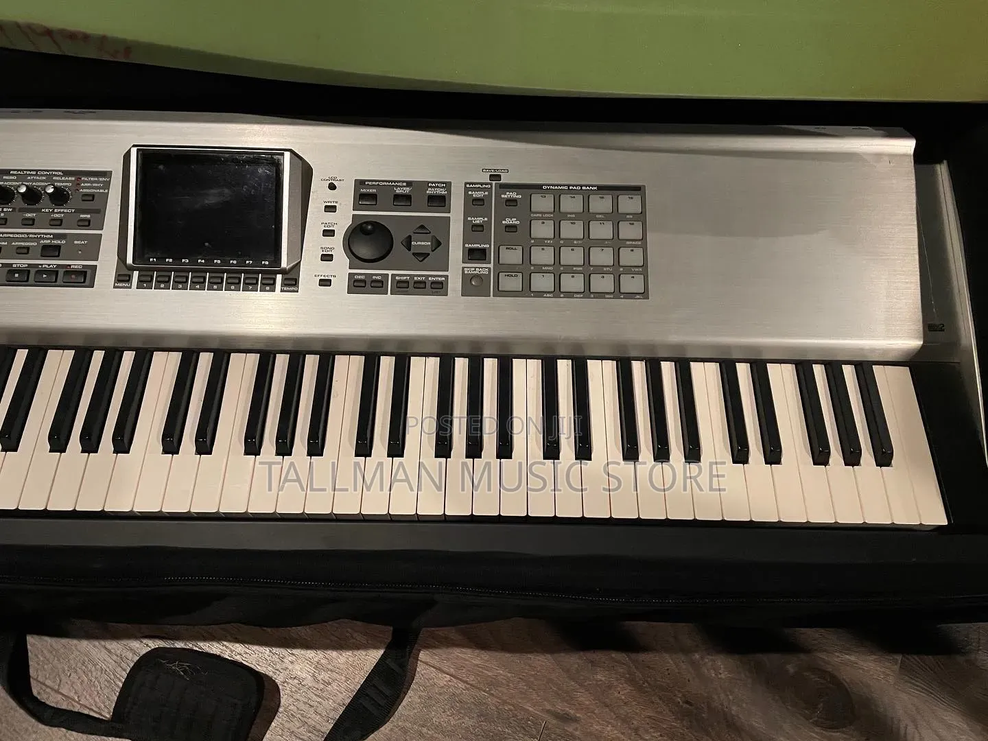 Roland Fantom X8