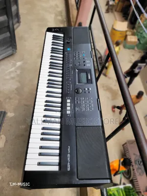 Yamaha PSR Ew425