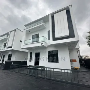 4bdrm Duplex in Igboefan Idado for sale