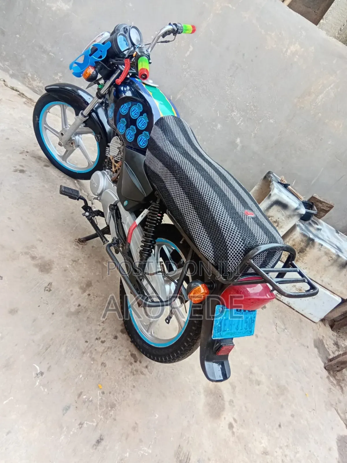 TVS Apache 180 RTR 2025 Black