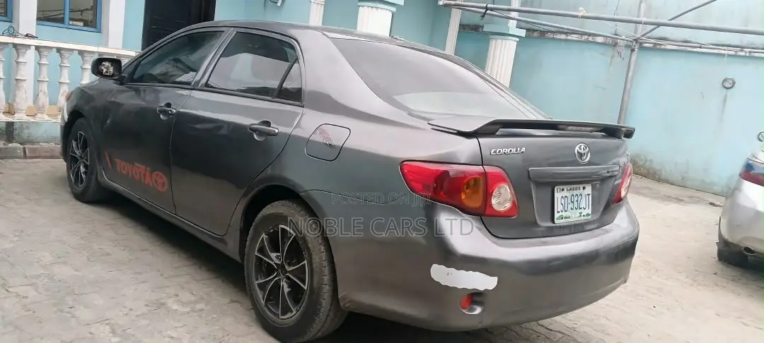 Toyota Corolla 2010 Gray