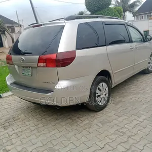 Toyota Sienna 2005 Silver