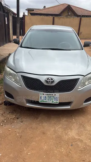 Toyota Camry LE 4dr Sedan (2.5L 4cyl 6AM) 2010 Silver