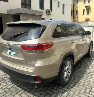 Toyota Highlander 2015 Gold