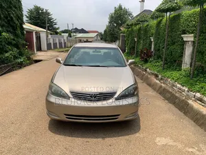 Toyota Camry LE 4dr Sedan (2.4L 4cyl 5M) 2003 Gold