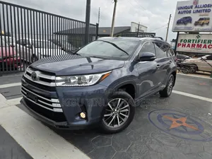 Toyota Highlander XLE 4x4 V6 (3.5L 6cyl 8A) 2018 Blue
