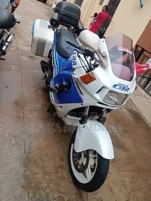 Honda CBR 1999 White