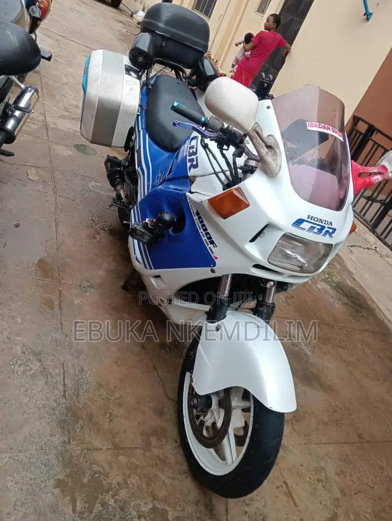 Honda CBR 1999 White