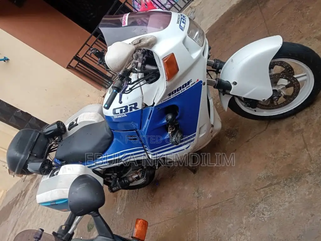 Honda CBR 1999 White