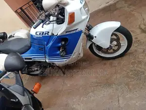 Honda CBR 1999 White