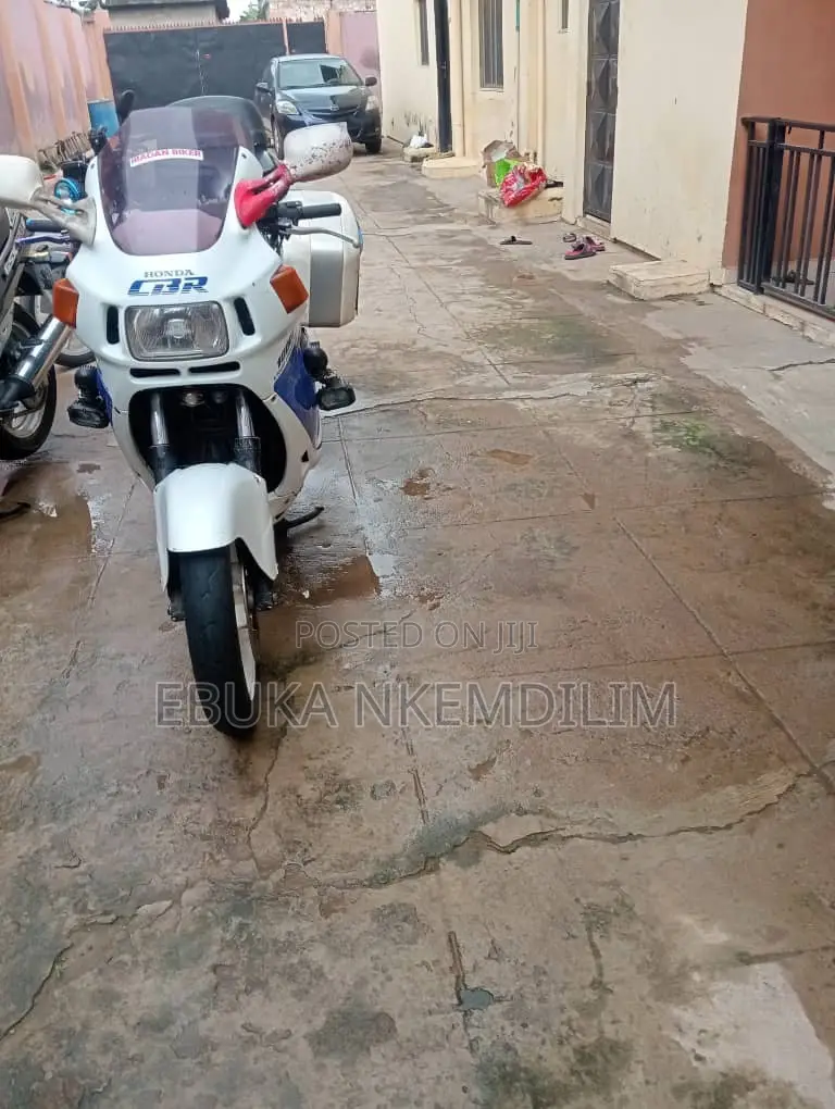 Honda CBR 1999 White