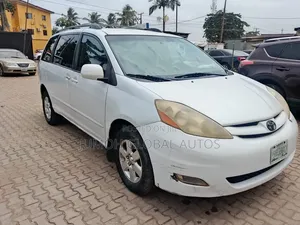 Toyota Sienna XLE AWD 2006 White
