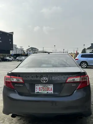 Toyota Camry SE V6 4dr Sedan (3.5L 6cyl 6A) 2013 Gray