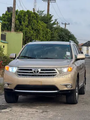 Toyota Highlander 2012 Gold
